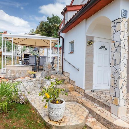 Beautiful Apartment In Barbariga With Kitchen Екстериор снимка