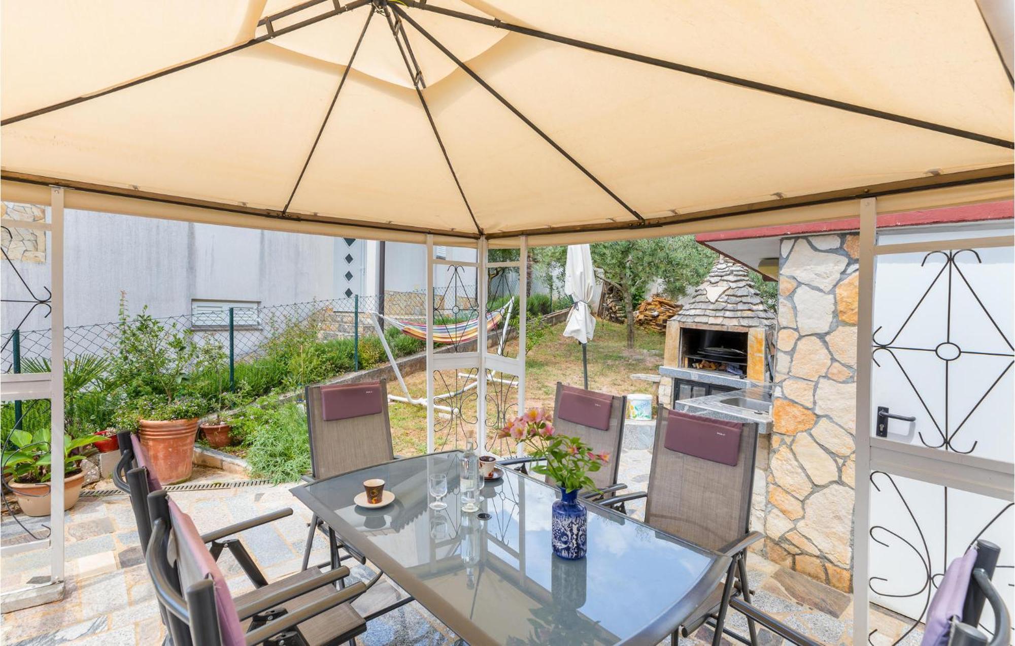 Beautiful Apartment In Barbariga With Kitchen Екстериор снимка