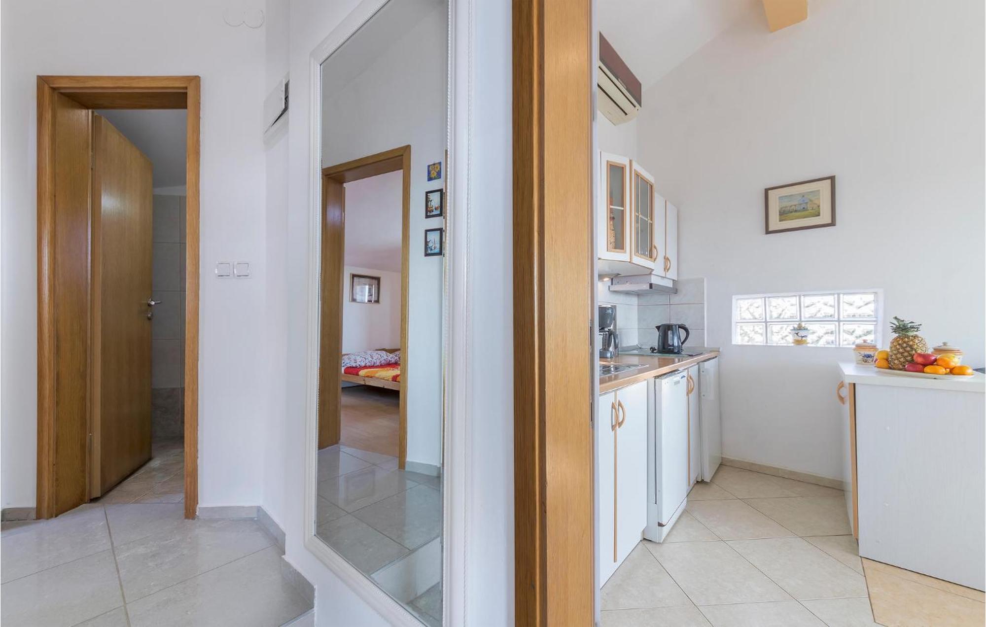 Beautiful Apartment In Barbariga With Kitchen Екстериор снимка