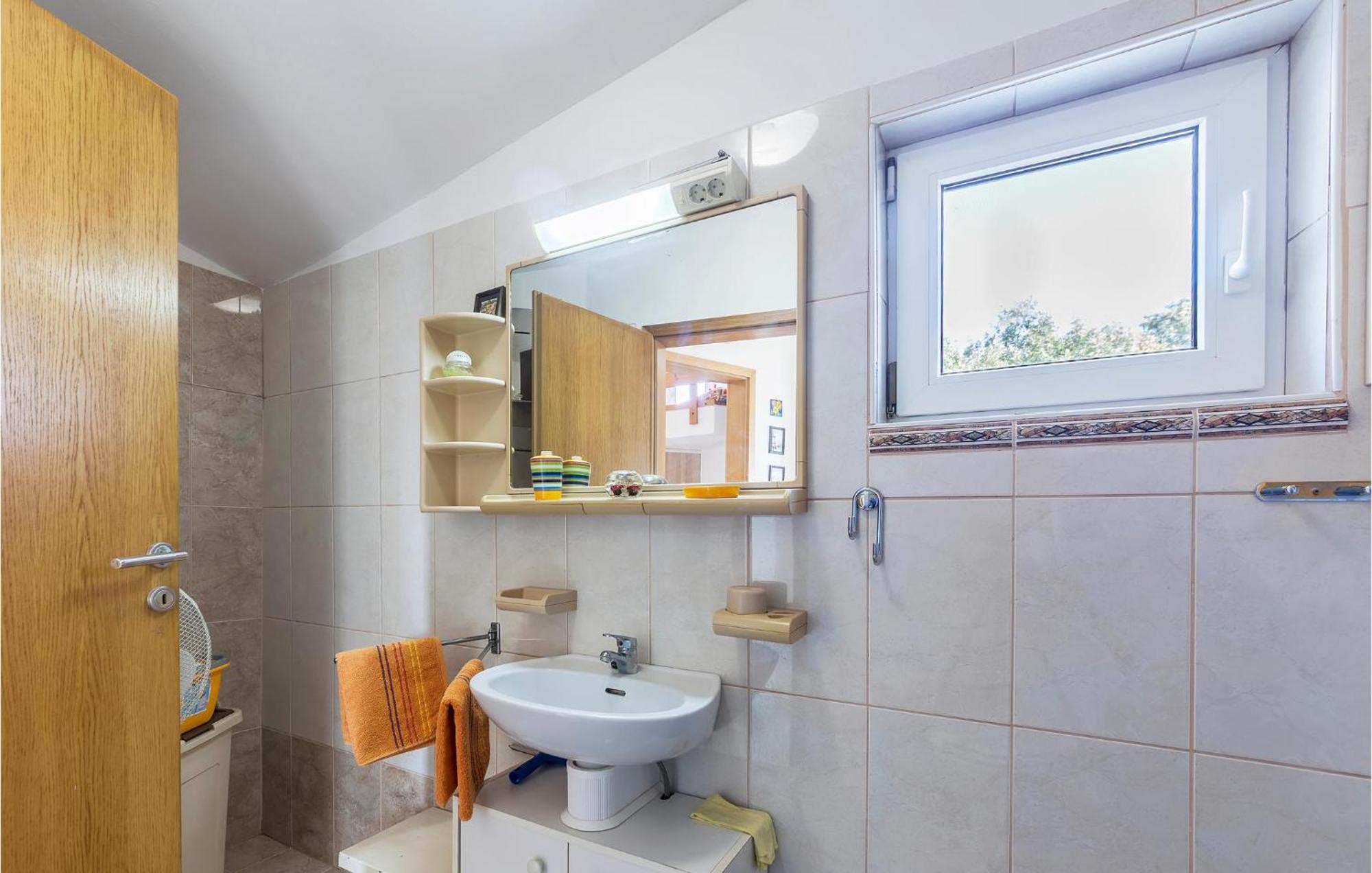 Beautiful Apartment In Barbariga With Kitchen Екстериор снимка